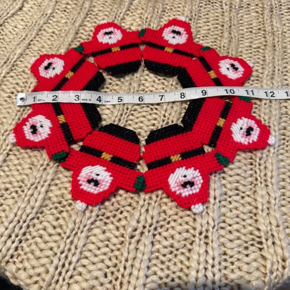 FINISHED Plastic Canvas SANTAS WREATH 12”Santa clause vintage Design Works - Picture 2 of 6